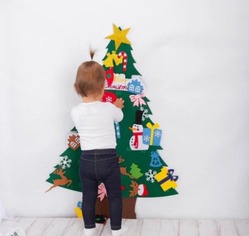 Öltöztethető karácsonyfa gyerekeknek